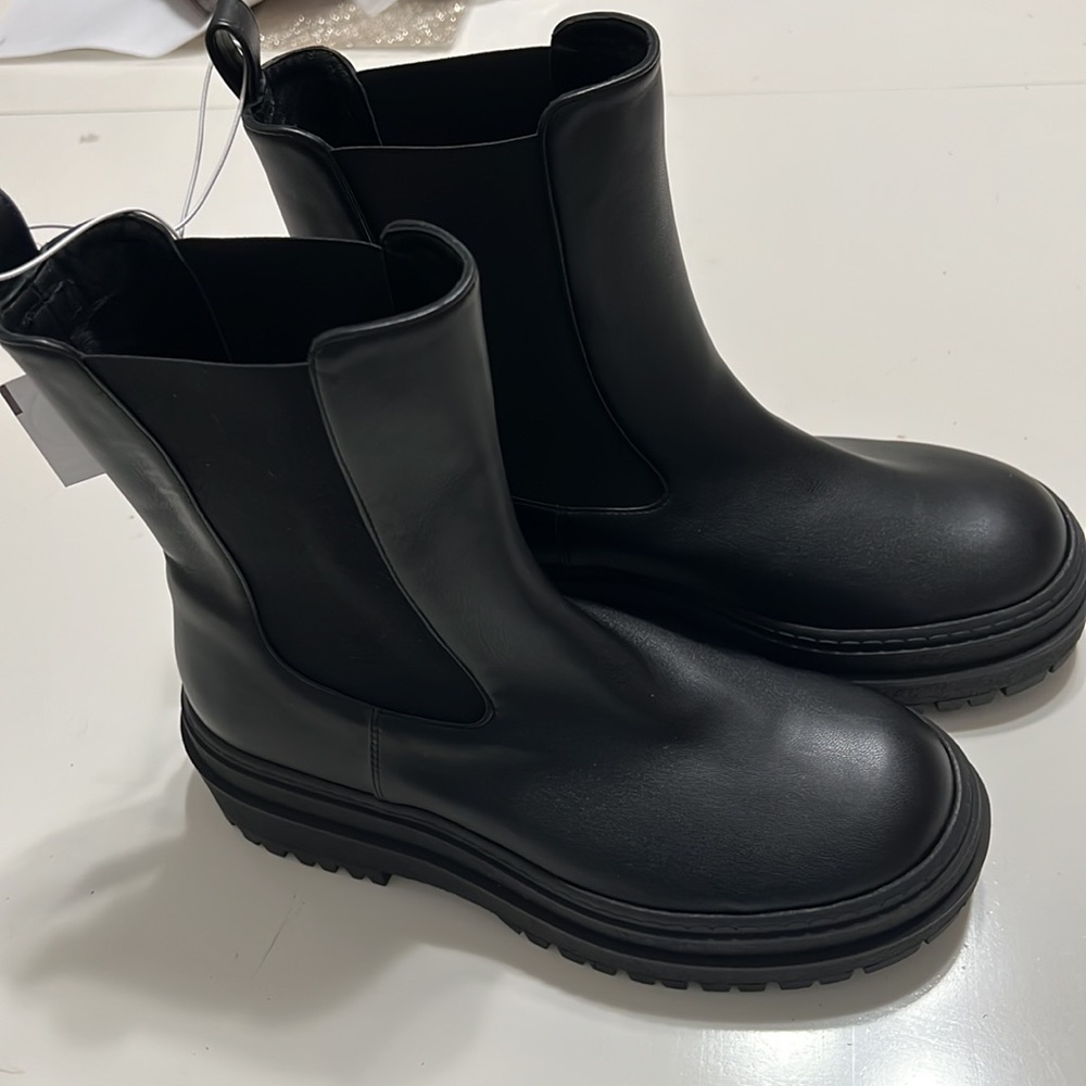 New!! Good American Chelsea Lug Sole Pull On Boots Black, Read Update! - Picture 11 of 14